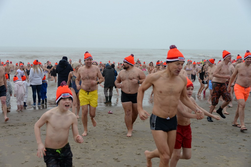 ../Images/Nieuwjaarsduik Noordwijk 2020 084.jpg